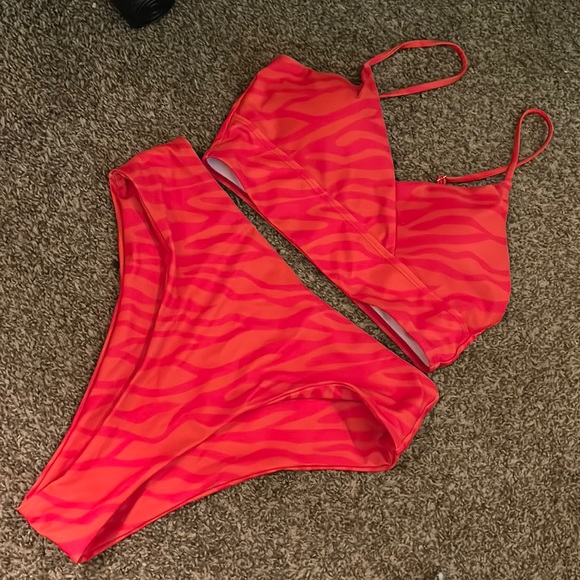 Verdusa Women’s Colorblock Halter Bikini Set – Tie Back, Removable Padding, High Cut Bottom – Summer Swimwear